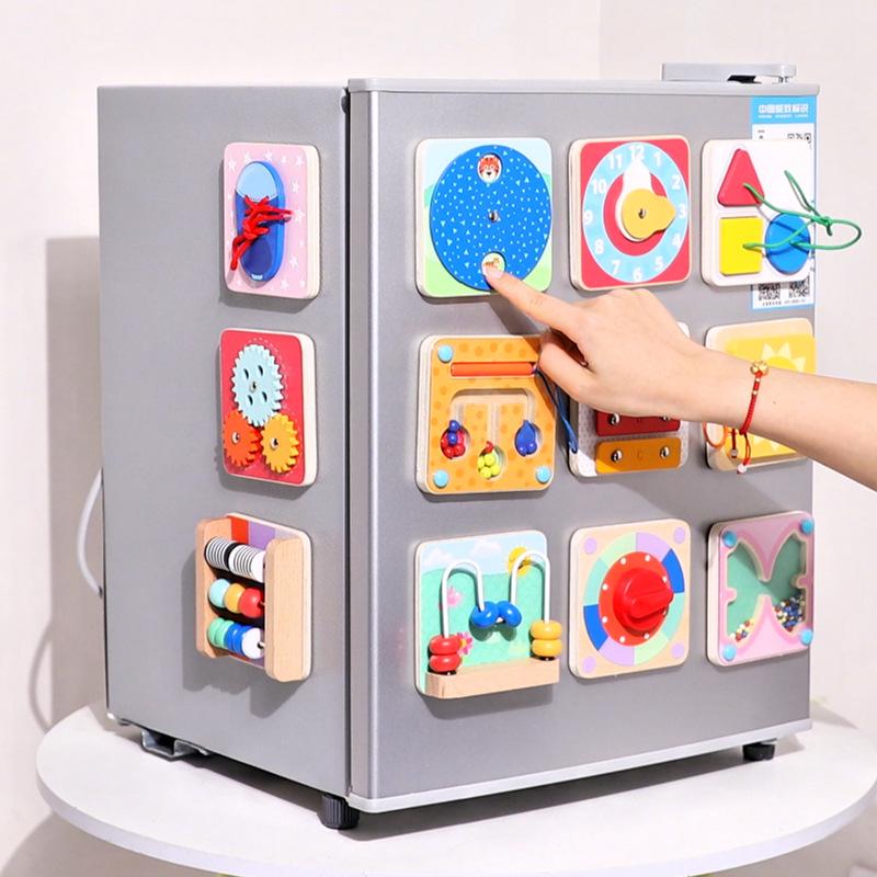 Montessori Pädagogischer Kühlschrankmagnet Busy Board für Kinder - Magnetisches Holzspielzeug für frühes kognitives Lernen.