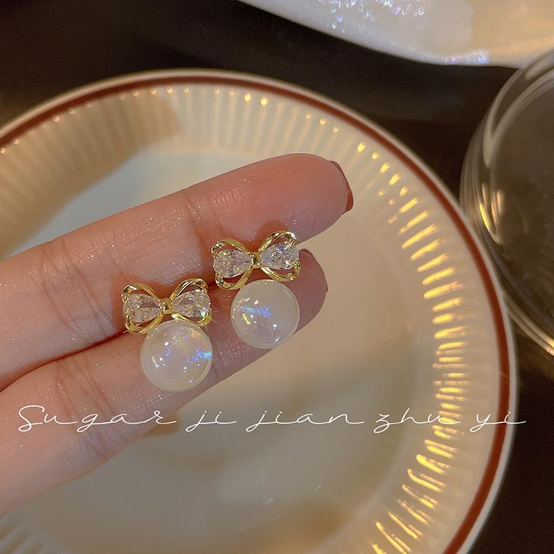 Korean Version of Retro Earrings, Cold Wind Temperament, Ear Jewelry, High-end Sense, Niche Design, Stud Earrings, Women