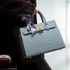 2024 Crocodile Pattern Handbags: Stylish, High-Quality Bags for Fashionable Middle-Aged Women