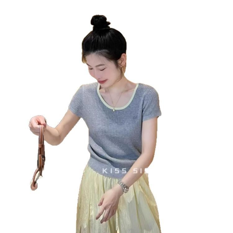 A Stylish Round-neck Knitted Short-sleeved, Front-shoulder T-shirt with A Thin Back and A Small Blouse with A Cutout Exude A High-end Vibe for Women