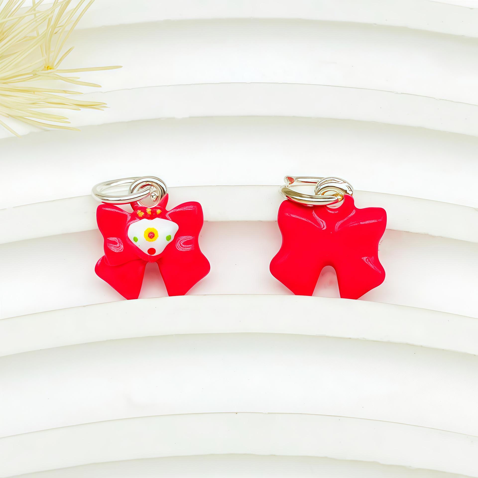 

Pacha Bear Pendant: 3D Drip Oil Alloy Charm with Cartoon Beaded Bow