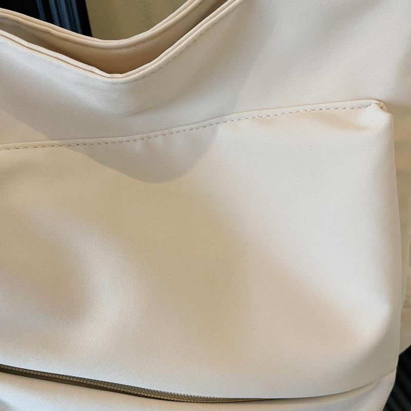 Large Capacity Tote Bag for Women Everyday Shoulder Bag with Multiple Pockets and Sleek Design