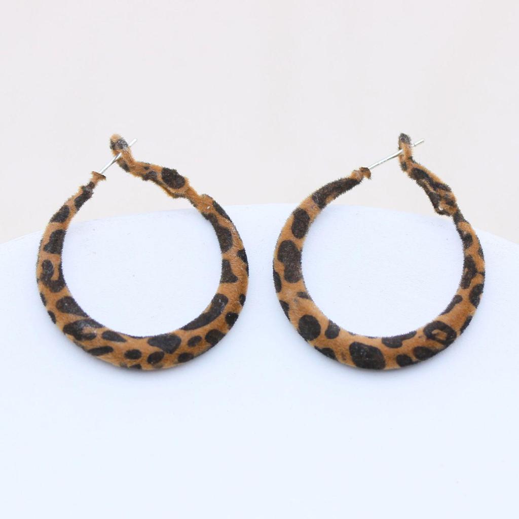 Stylish Leopard Print Heart Hoop Earrings - Retro Hong Kong Style with Silver Needle