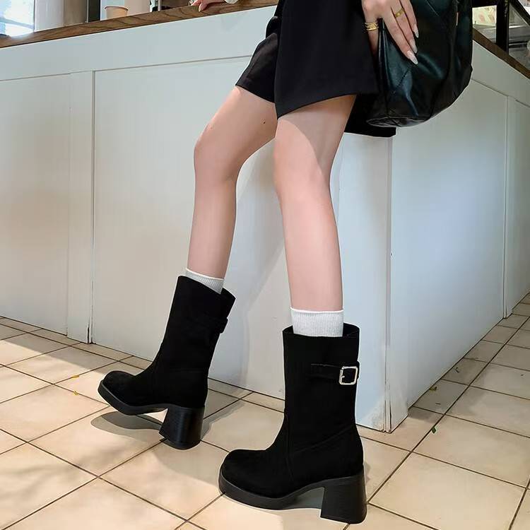 Internet-Berühmtheit flache kurze Stiefel Damen 2025 neu Herbst und Winter super angesagte Faltenstiefel runde Zehe Schlupf-Explosion mittelhohe Stiefel