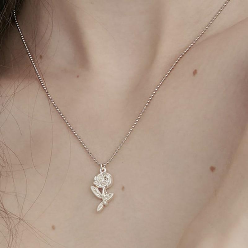 SOSOO Delicate Rose Flat Silver Mat Necklace