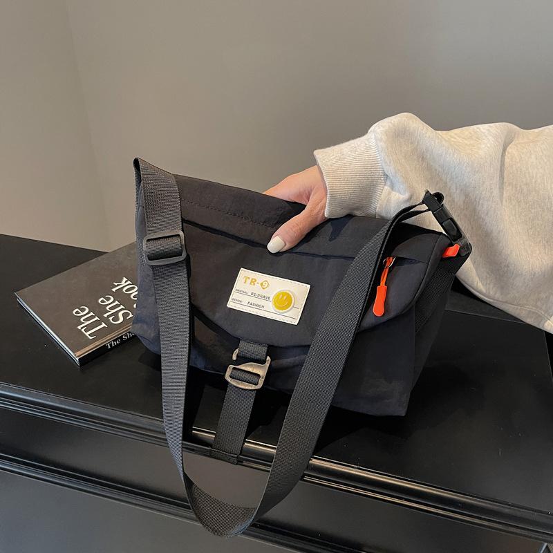 Tooling multi-compartment messenger bag 2025 spring new versatile casual nylon bag women's shoulder bag