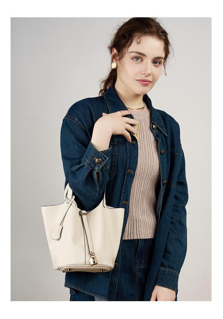 Genuine Leather Women's Bucket Bag - Cowhide Handbag, High-End Women's Tote and Mommy Bag, Vegetable Basket Style 2026 New Release.