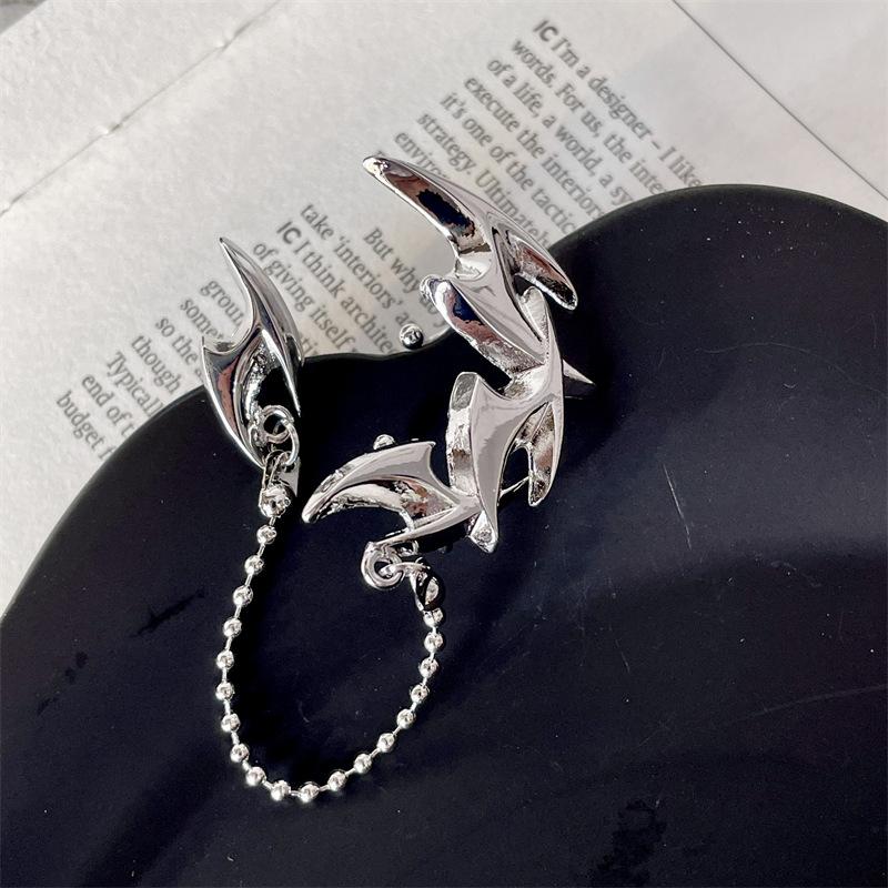 Punk Darts Shape Chain Tassel Clip Stud Earrings for Women Egirl Goth Y2K Ear Bones Clip Halloween Dancing Fashion Ear Jewelry