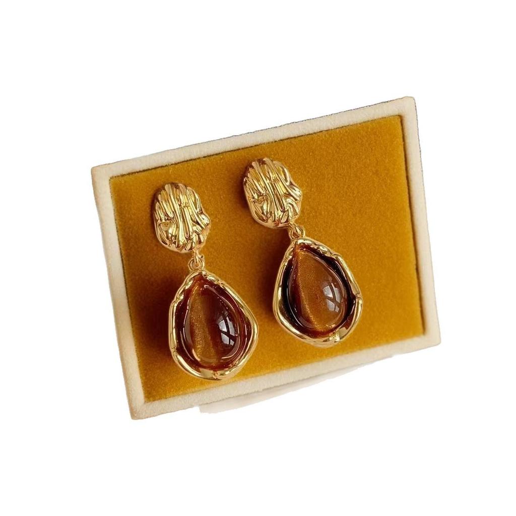 Vintage Amber Water Drop Earrings for Women - Retro Hong Kong Style, Elegant Studs, Light Luxury Fashion.