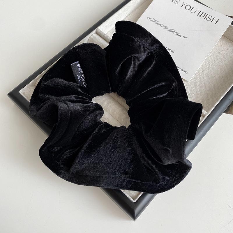 

Элегантная глянцевая бархатная повязка для волос с оборками — осенне-зимний стиль, универсальный аксессуар с тонким ароматом