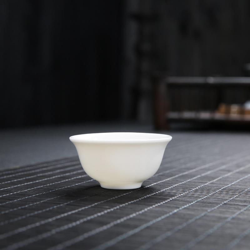 Chinesische weiße Porzellan-Teetasse Kung Fu Teegeschirr Keramik-Teeschale Kreative handgefertigte Tassen Kleines Weinglas Phnom Penh Teetassen Geschenk