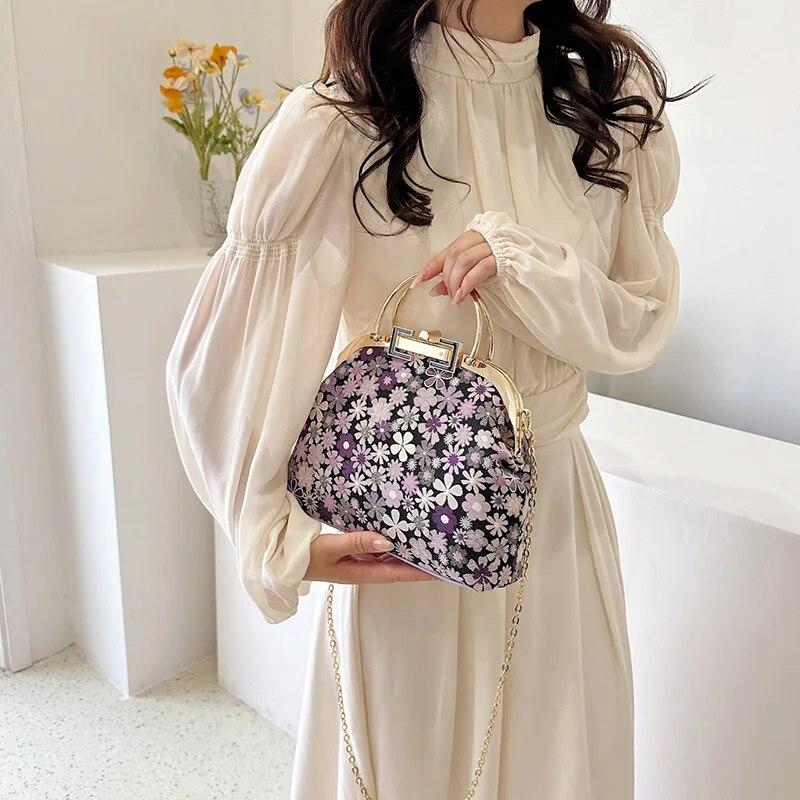 2026 New Vintage Women Original Handmade Chain Shoulder Bags Wedding Top Handle Totes Lady Lock Shell Clip Flower Small Handbags