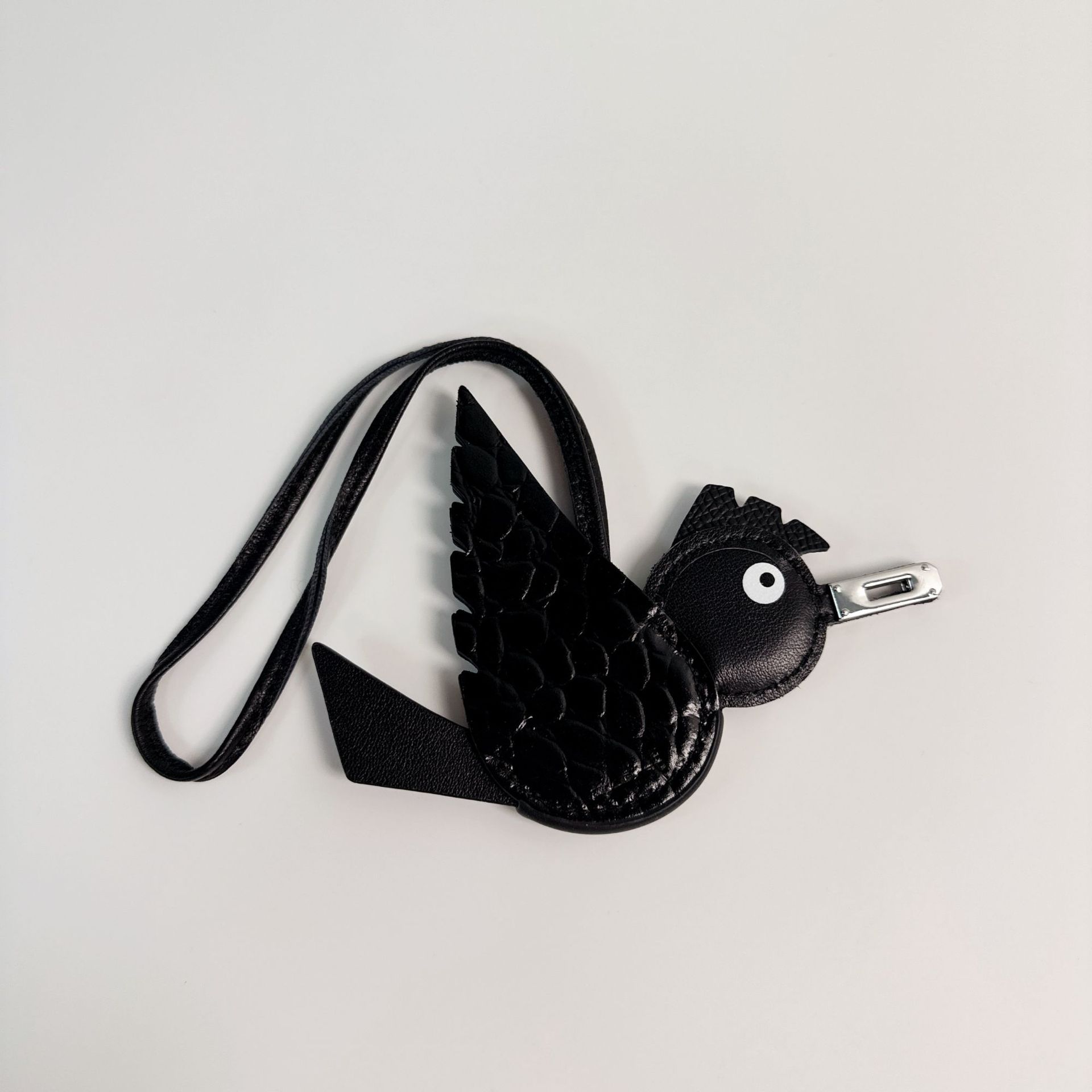 Bird pendant, bag pendant, small bird accessories, car rearview mirror pendant, genuine leather color matching bird keychain.