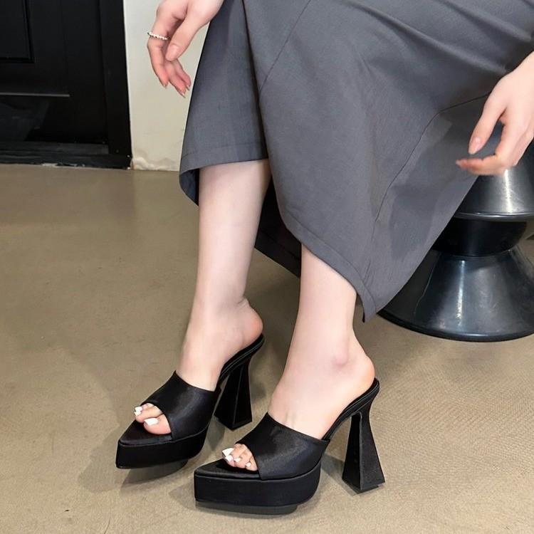 

Wind pointed thick heel outer slippers women s summer thick bottom one-word drag waterproof table satin high heel sandals 39 чёрный