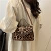 Retro Fashion Leopard Print Simple Summer New Personalized Portable Messenger Small Square Bag Woman