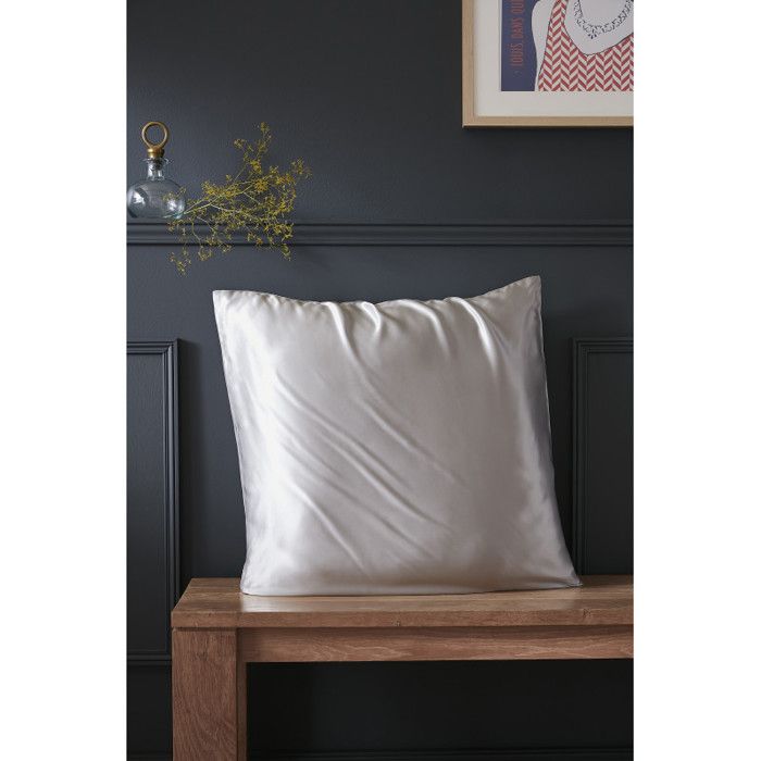 Pillowcase "Soanne" Mulberry Silk The Butterfly Effect - Soanne Silver - Pillowcase 63 X 63 Cm