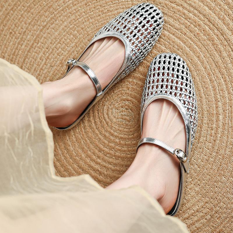 Hollow out slippers for women, French woven 2026 summer new style, breathable and versatile, casual outer wear, M ü ller slippers