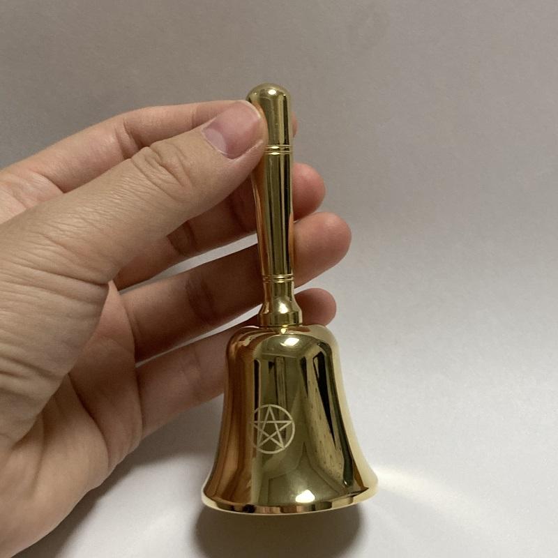 Messing Pentagramm Hand Altar Glocke Ritual Läuten für Wahrsagerei Meditation Pentakel Wicca Hexerei Zubehör für Tarot Zubehör