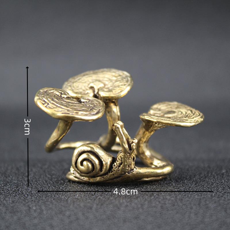 Retro Brass Snail Ganoderma Lucidum Creative Incense Insert Ornament Nafu Tea Pet Handicrafts Antiques Miscellaneous Small Copper Ware