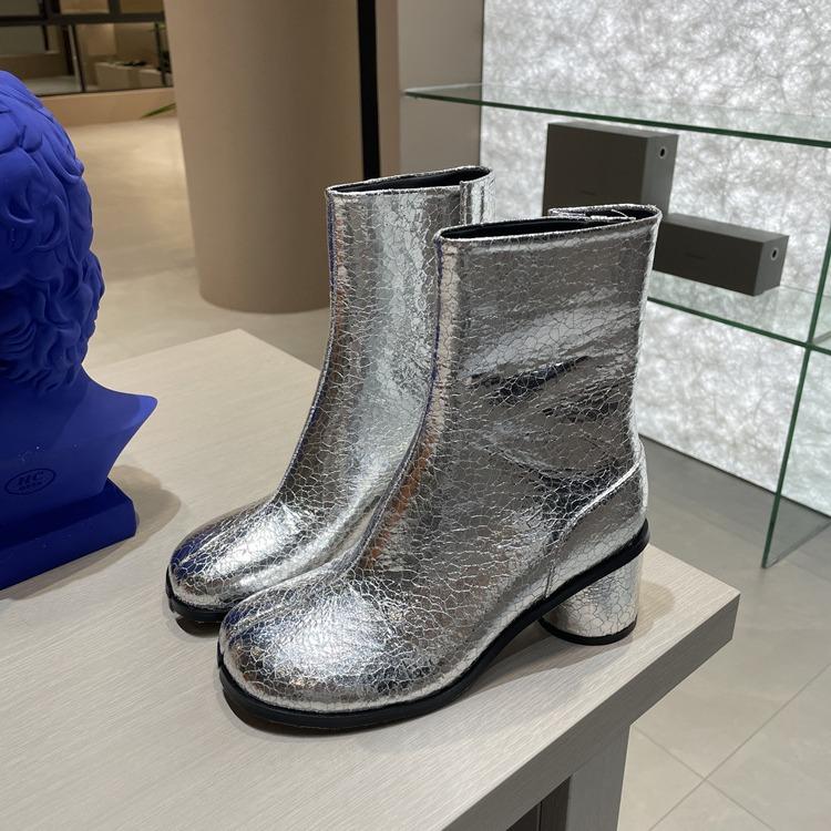 

Версия из овчины свиные ножки ноги ботинки с раздвоенным носком женская обувь нишевый дизайн толстый каблук высокий каблук ботинки Мартин серебристые модные короткие ботинки 40