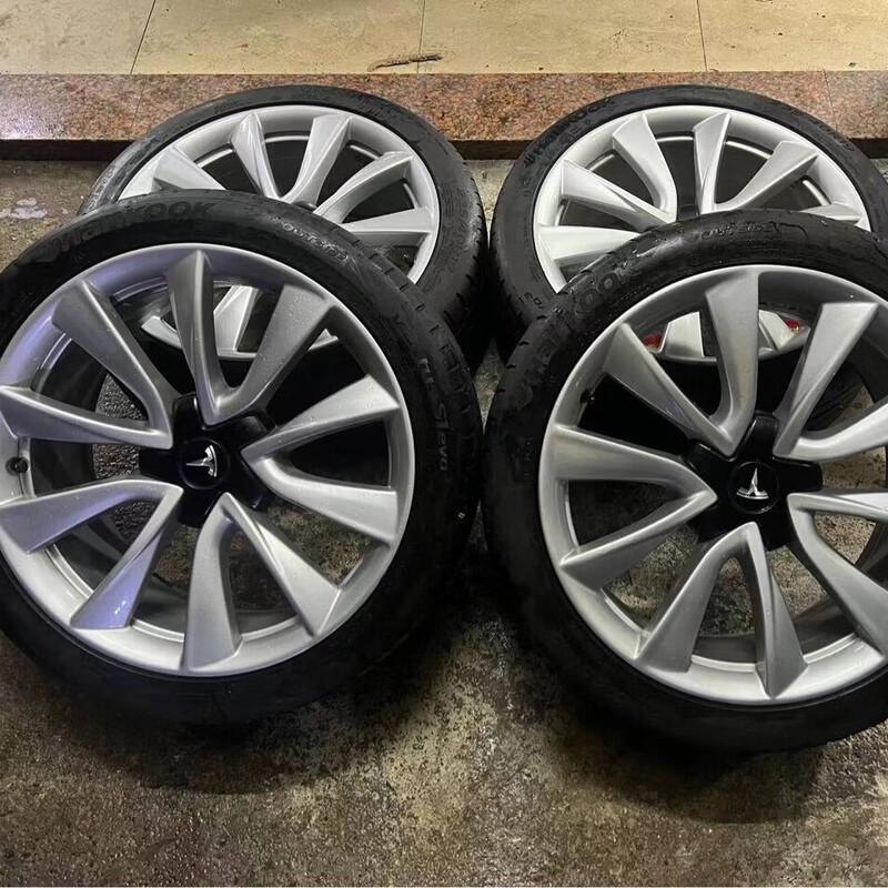 Milink Wheel Hub and Tire for Tesla Model 3