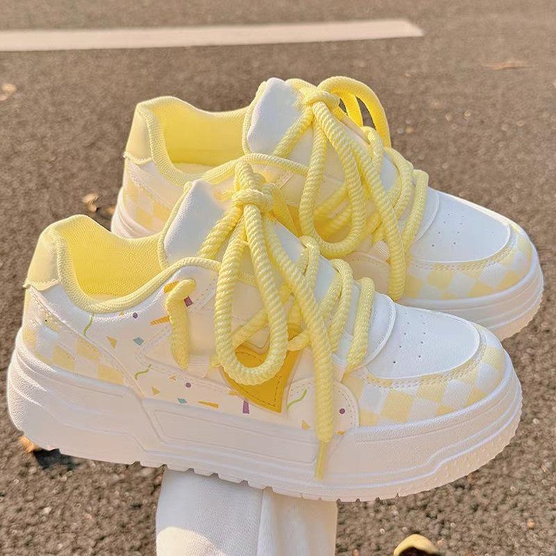 Buty dla dziewczynek 2025 nowe letnie dziecięce siateczkowe trampki dla dzieci w średnim i dużym rozmiarze dziewczęce miękkie podeszwy oddychające małe białe siateczkowe buty