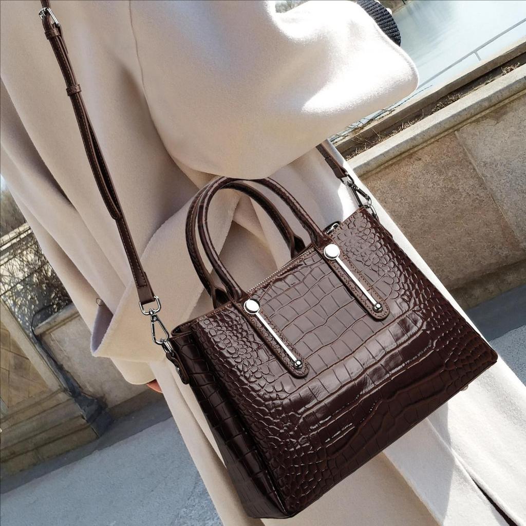 Elegant Brown Croco-Embossed Cowhide Tote Bag – Stylish & Practical for Everyday Use