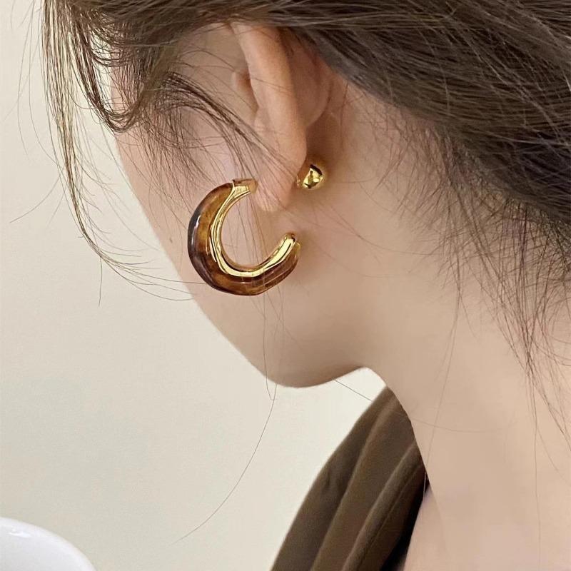 New Design Irregular Metal Pearl Earrings for Women Personalized CC Shape Hoop Earring Korean Fashion Jewelry