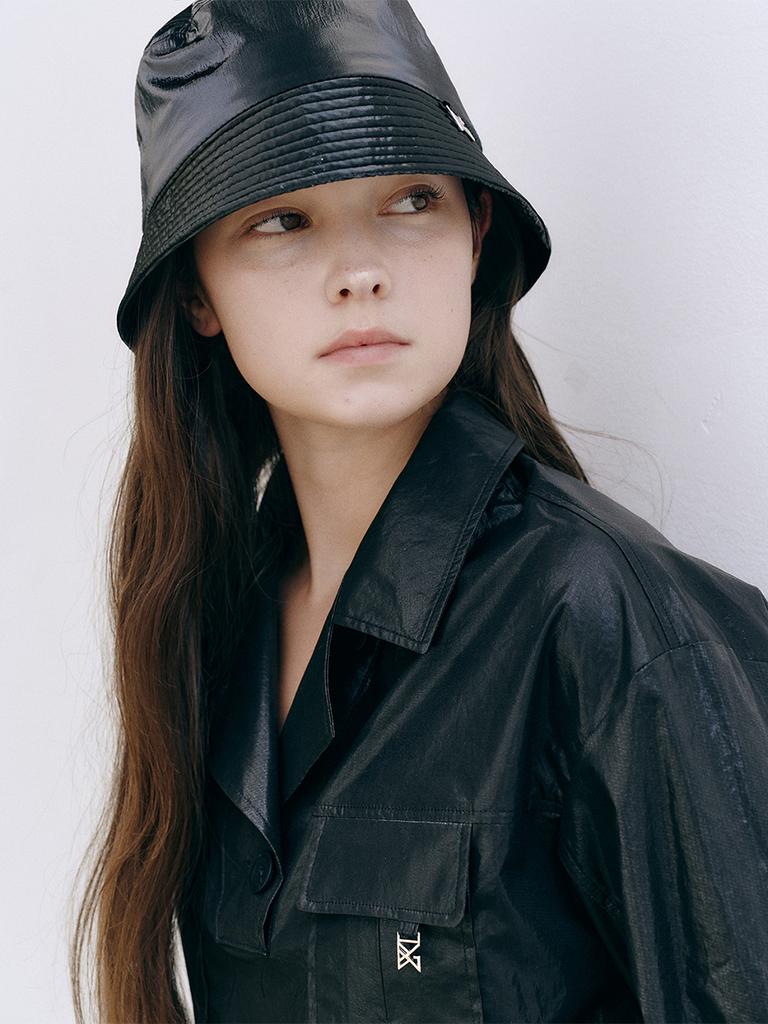 Beomyudageulaeseu Glossy Bucket Hat_Black