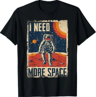 Lustiges Zitat Weltraummann Astronaut Retro Ich brauche mehr Platz T-Shirt