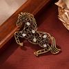 1/2 Pcs Broche Animal Année du Cheval Design Creux Strass Étincelants Épingle à Vêtements Accessoires Vêtements