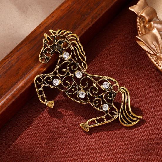 1/2 Pcs Broche Animal Année du Cheval Design Creux Strass Étincelants Épingle à Vêtements Accessoires Vêtements