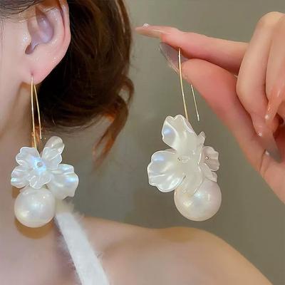 Premium Temperament Commuter Earrings Super Fairy White Beaded Petal Pearl Pendant Exquisite Atmospheric Versatile Fashion Studs
