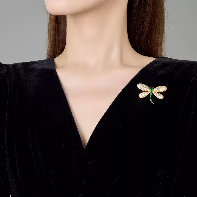 Elegant Dragonfly Rhinestone Brooch for Women - High-End Fashion Accessory with Exquisite Design