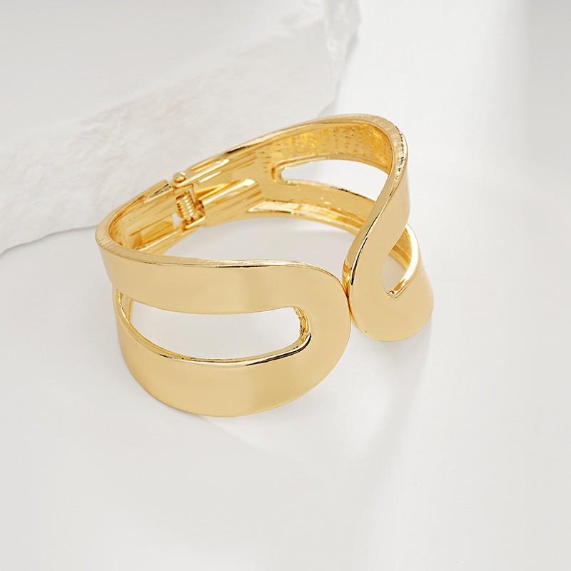 Interlocking Ring Open Bangle - European & American Light Luxury Design for Women