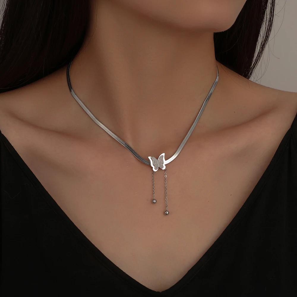 

Stainless Steel Snakehead Shining Zircon Pendant Necklace for Women Trendy Clavicle Chain Waterproof Zircon Party Gift