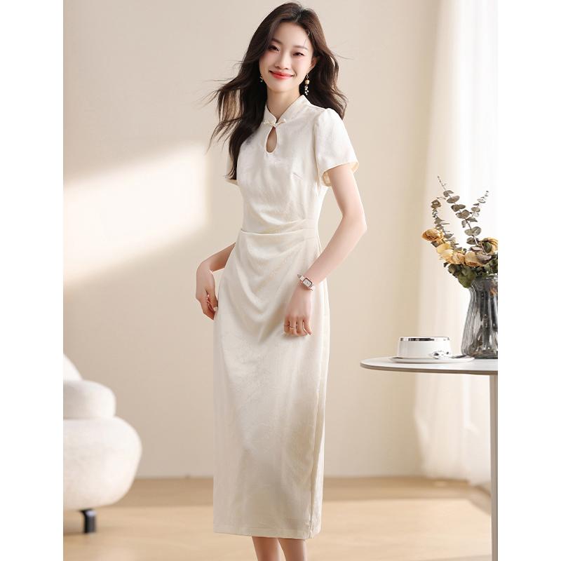 New Chinese style dress with improved national style
