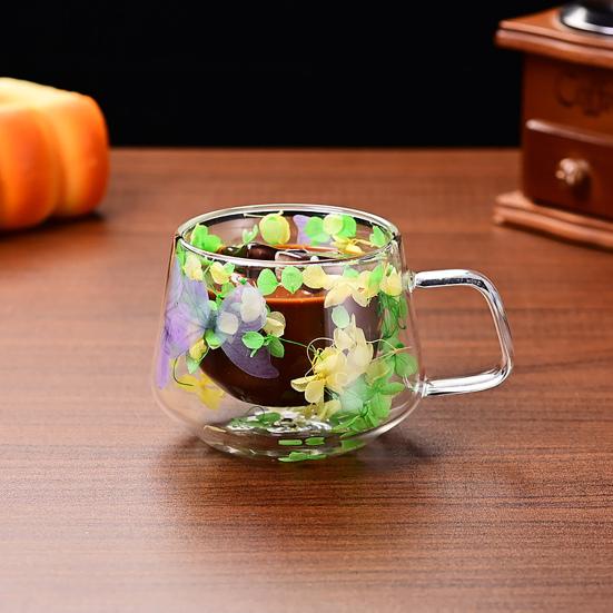 Doppelwandige Kaffeetassen Hochborosilikatglas Tassen mit buntem Blütenblatt-Design Isoliert Hitzebeständig Tee Latte Tassen mit Henkel