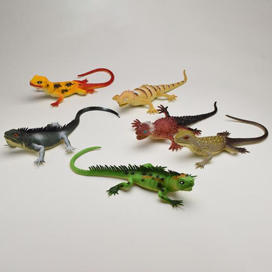 Lizard Model Toy Built-in Whistle Simulated Animal Tricky Vent Toy Solid Model Ornament PVC Reptile Figurine Lizard Squeeze Toy Party Favors