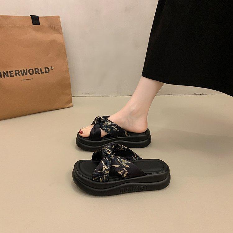 2025 new cool slippers women's summer wear new Chinese cross-knotted national style with skirt beach cool slippers