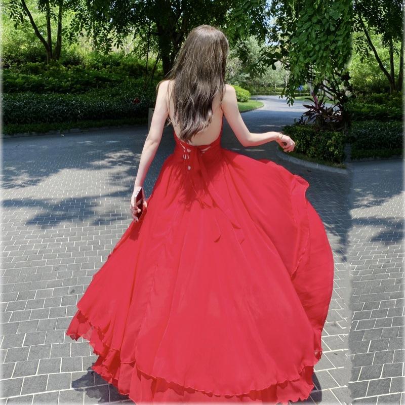 The real shot is very fairy beach dress, white niche suspender backless dress, women's summer seaside vacation ins super hot