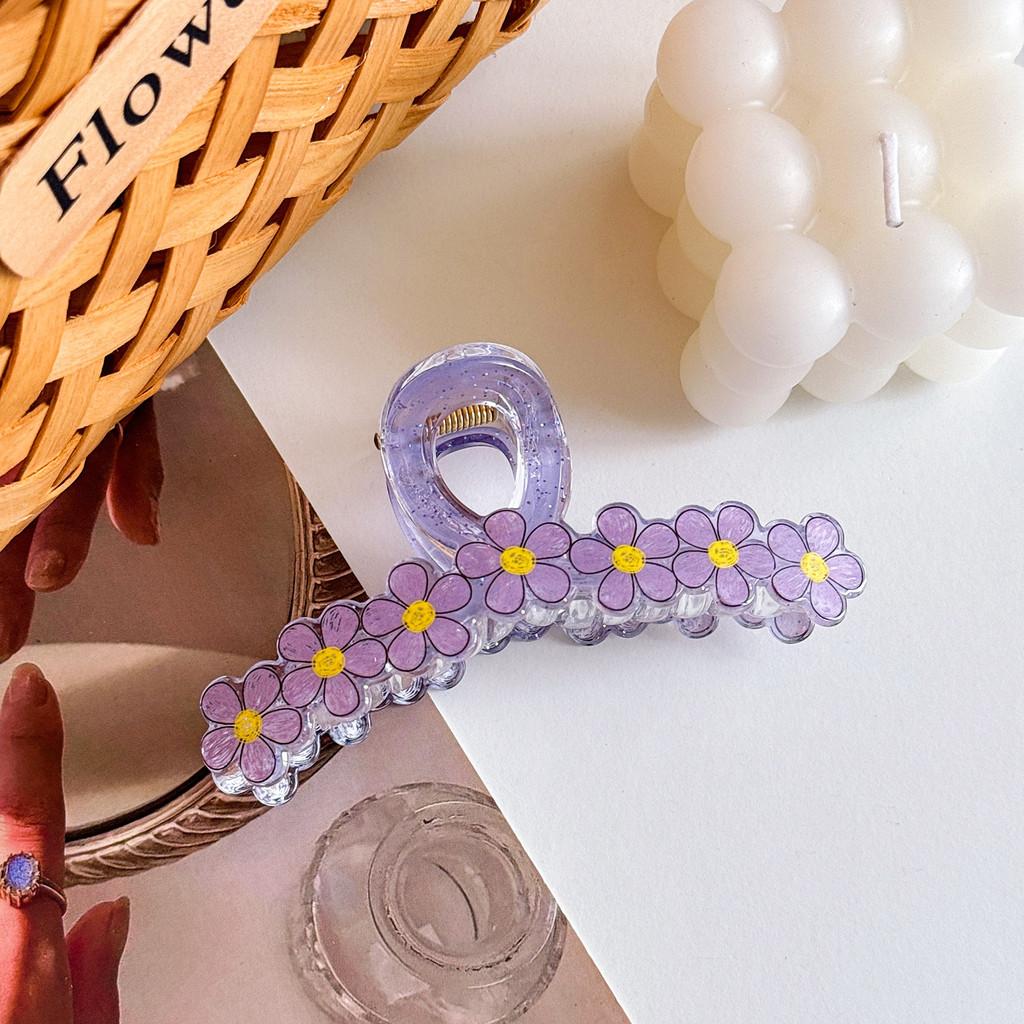 High-quality Acrylic Flower Hair Clips For Women In Chic Colors Great For Everyday Use