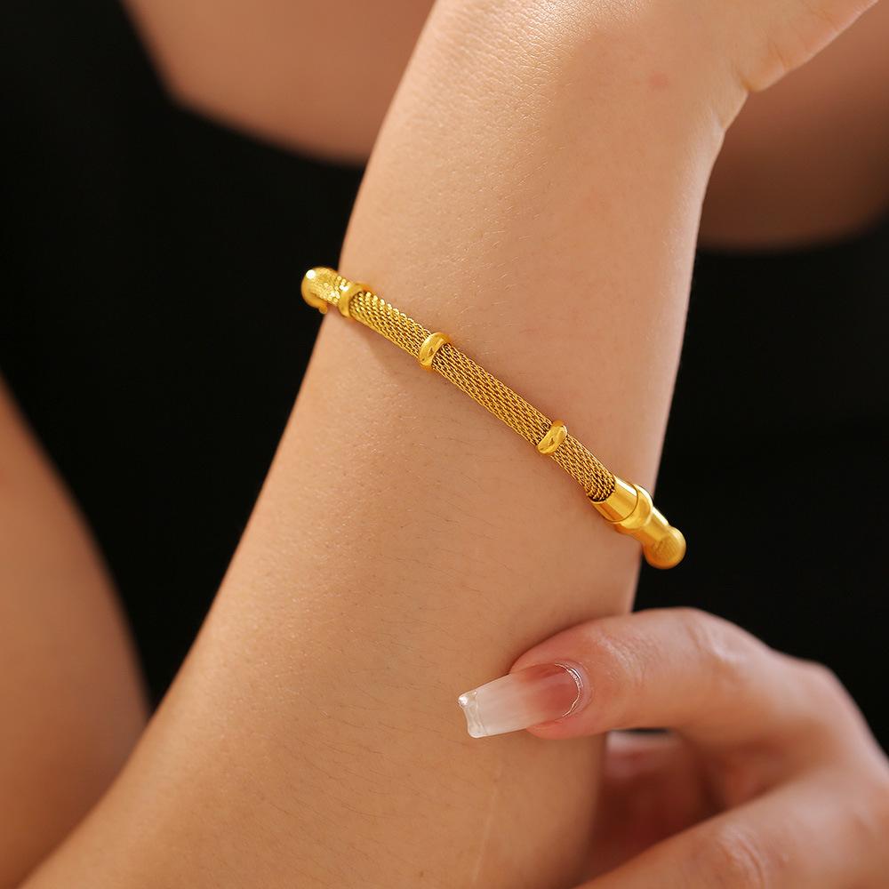 Gold Color Zinc Alloy Magnetic Fastener luxury Round Bracelets Fashion Stainless Steel Hollowed Bracelet Women's Zircon Accessories