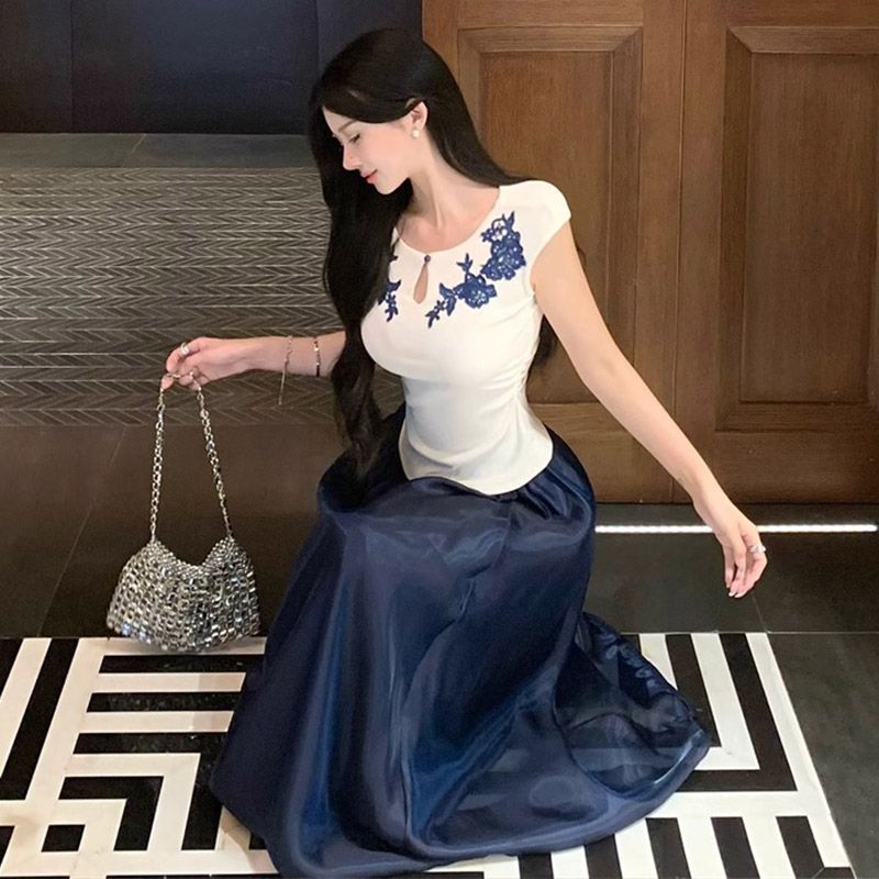 Temperament Sleeveless Skinny Top Women's Summer Slim Light Mature Style New Chinese Embossed Lace T-Shirt