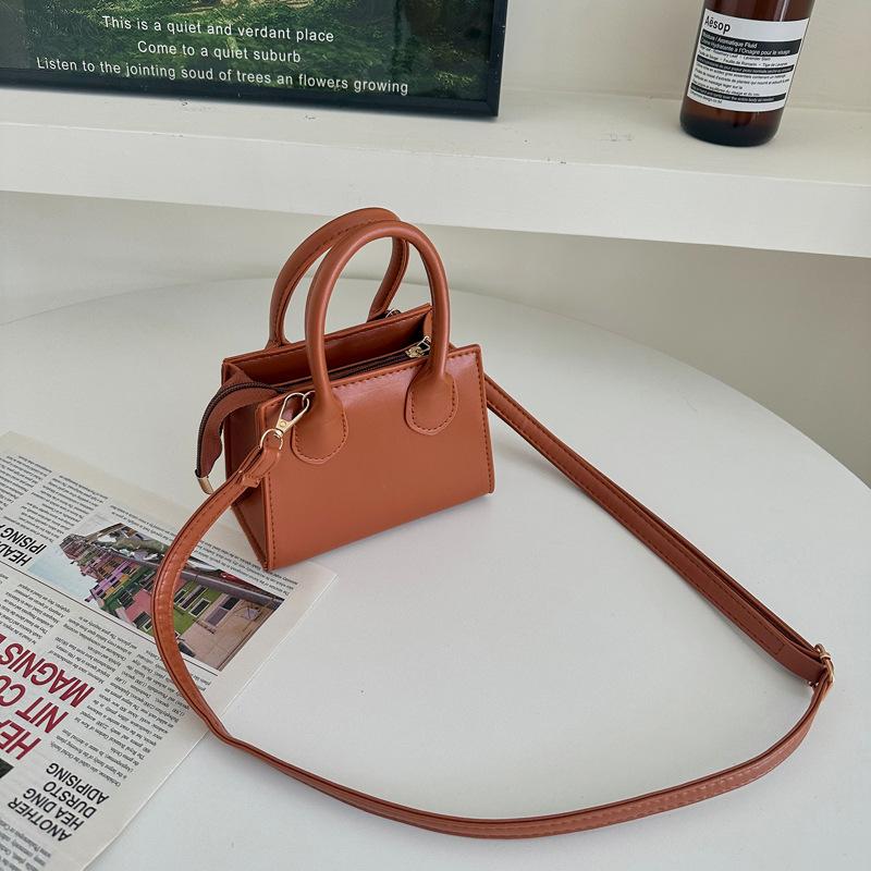 

Летняя новая мини-квадратная сумка кроссбоди, простая ретро-мода, нишевая женская сумка на плечо One size коричневый