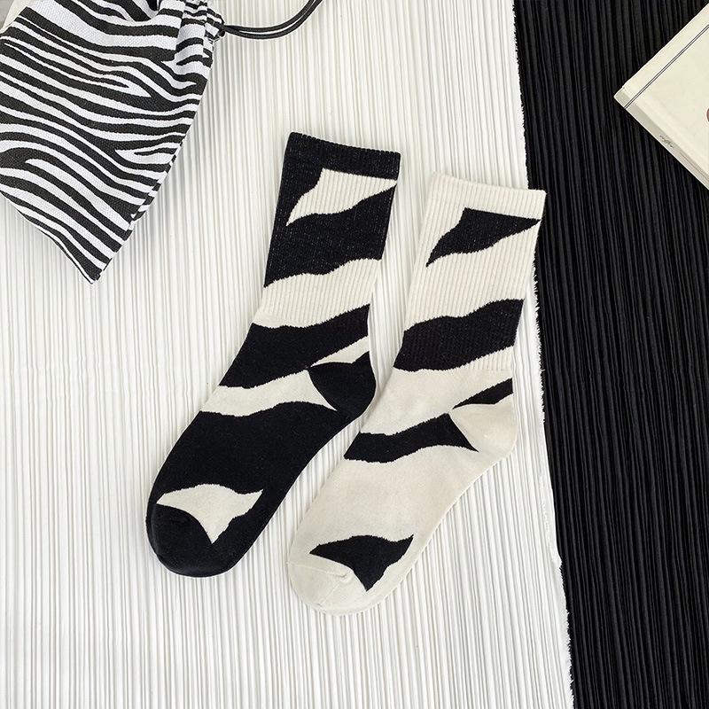 2024 INS Style Non-Slip Couple Mid-Calf Cotton Socks, Sweat-Absorbent & Versatile for All Seasons