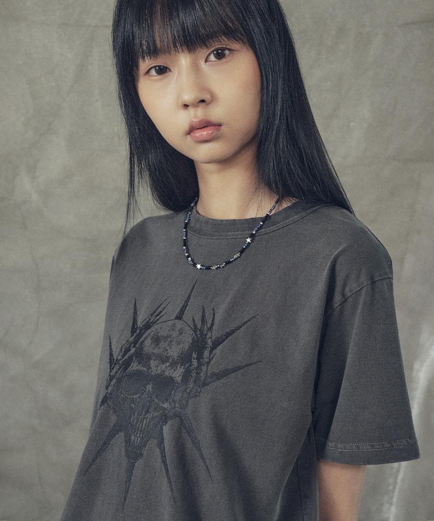 SUPERSUB Spike Skull Crop Short Sleeve T-Shirt - Pigment Charcoal