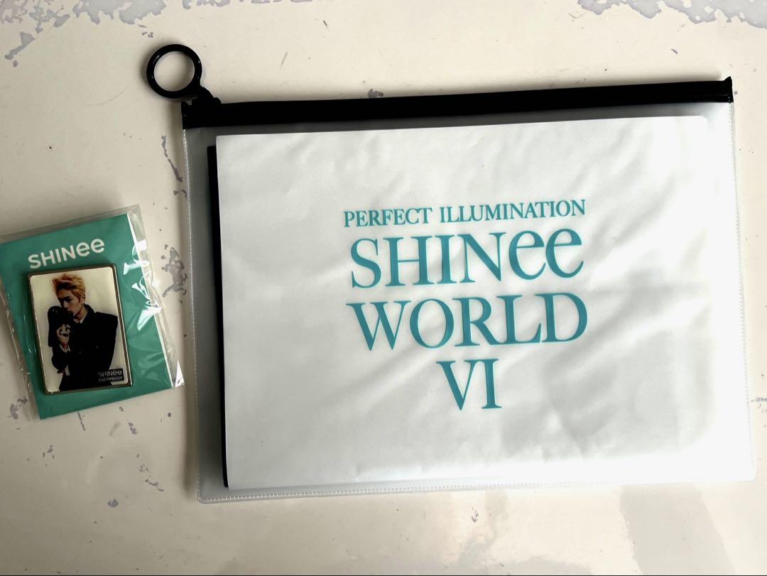 

[Б/У] Слоганы SHINee WORLD VI и значок-пин Onew