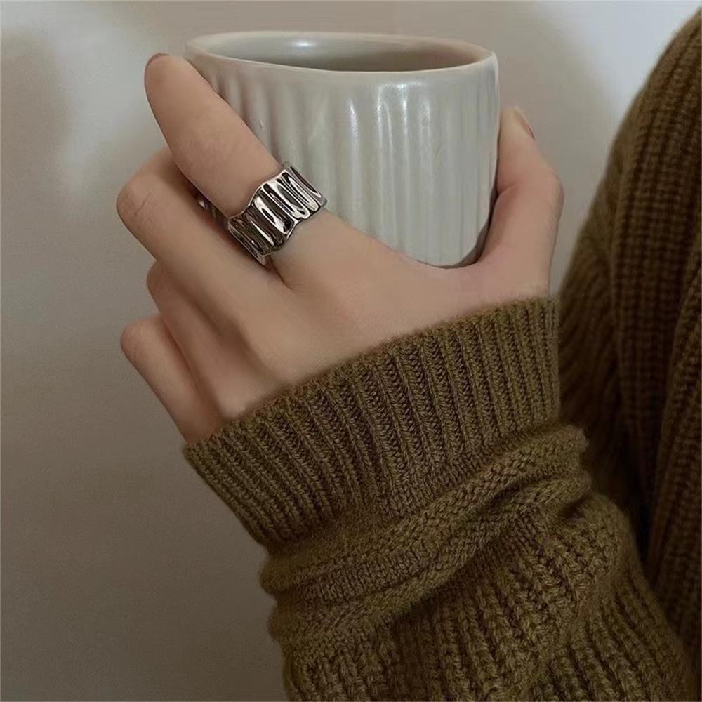 Retro S plain ring, non-fading light luxury index finger ring, open ring.