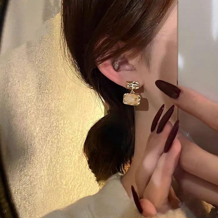 Who Can'T Love~ Maillard Amber Earrings French Retro Elegance Temperament Niche Design Resin Stud Earrings
